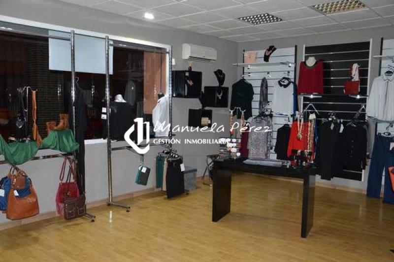 Venta de Local comercial en la Calle Pedro Romero Mendoza, Montesol, Cáceres 2