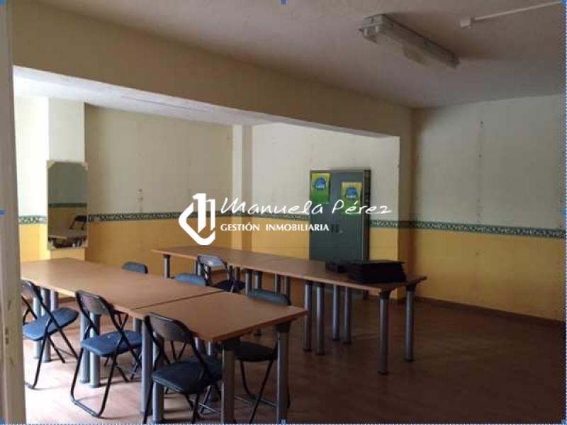 Venta de Local Comercial en la Madrila, Calle Santa Teresa de Jesús, Cáceres